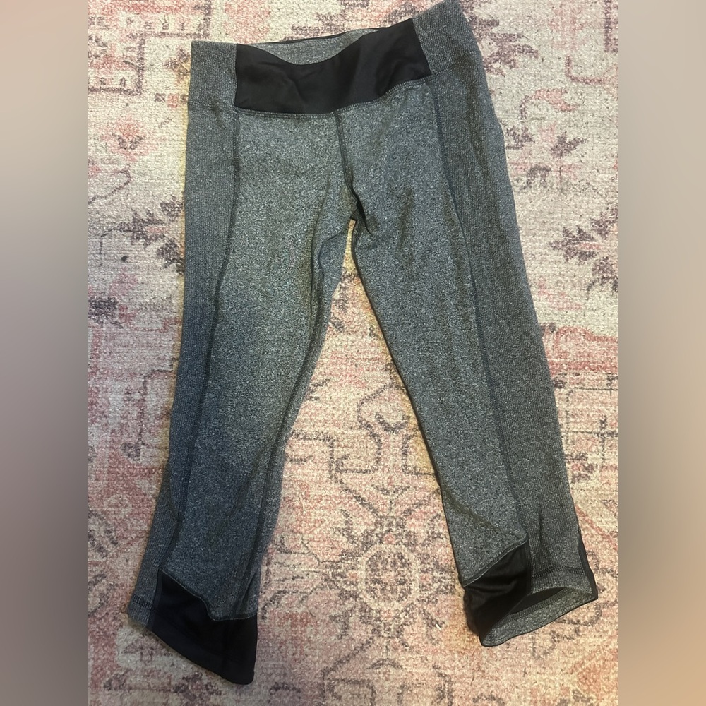 Lululemon Gray and Black Cropped Leggings Size 4